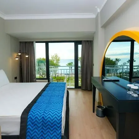 Pacco Sea 3*